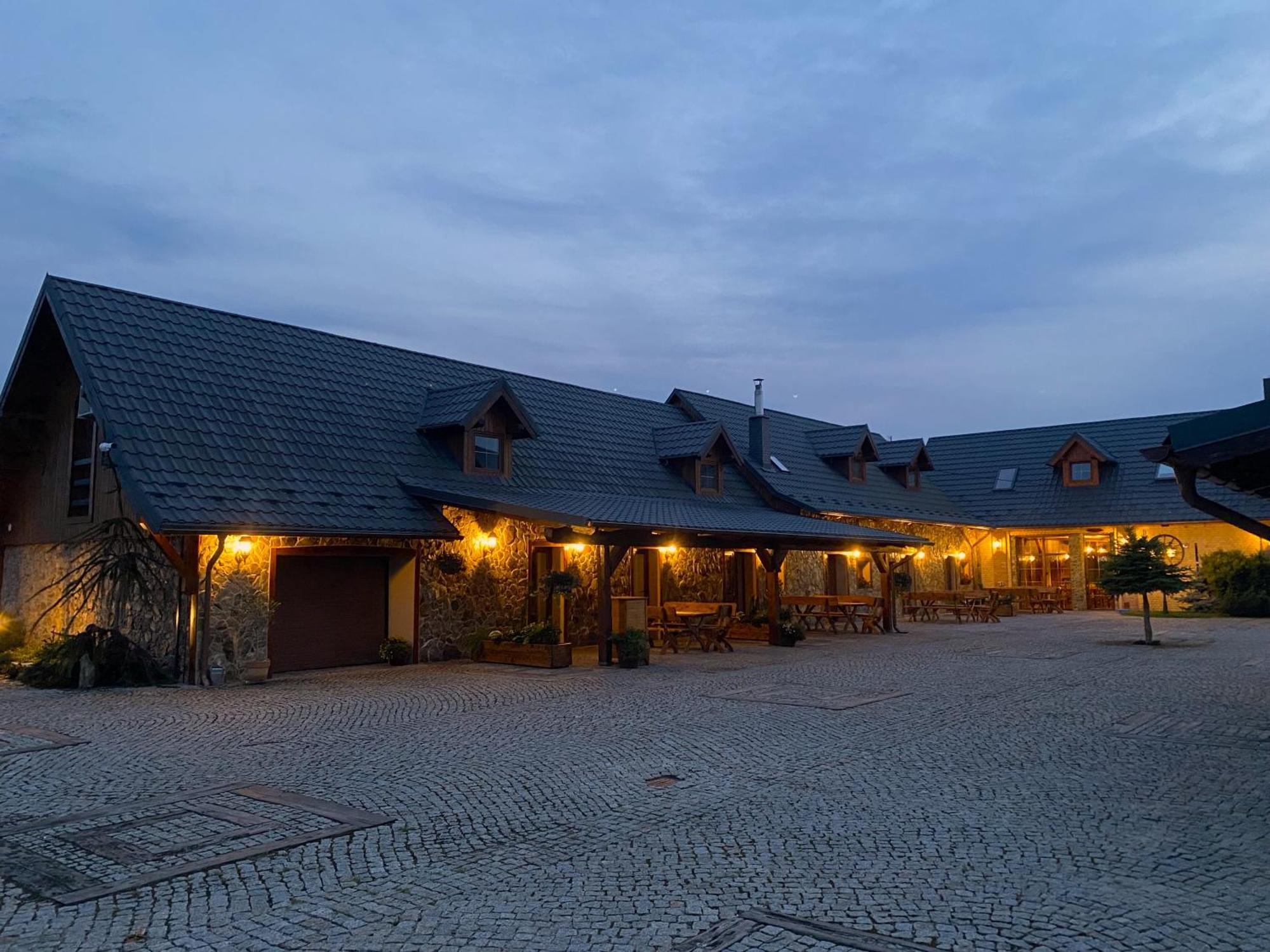 Kamien I Sowa Aparthotel Lipinki Łużyckie Bagian luar foto